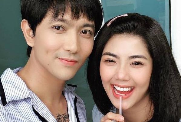 Tim tiep tuc lo hinh di an toi cung ban gai cu cua Karik hinh anh