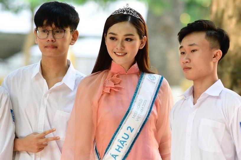 A hau Tuong San ve truong cu ngay khai giang hinh anh