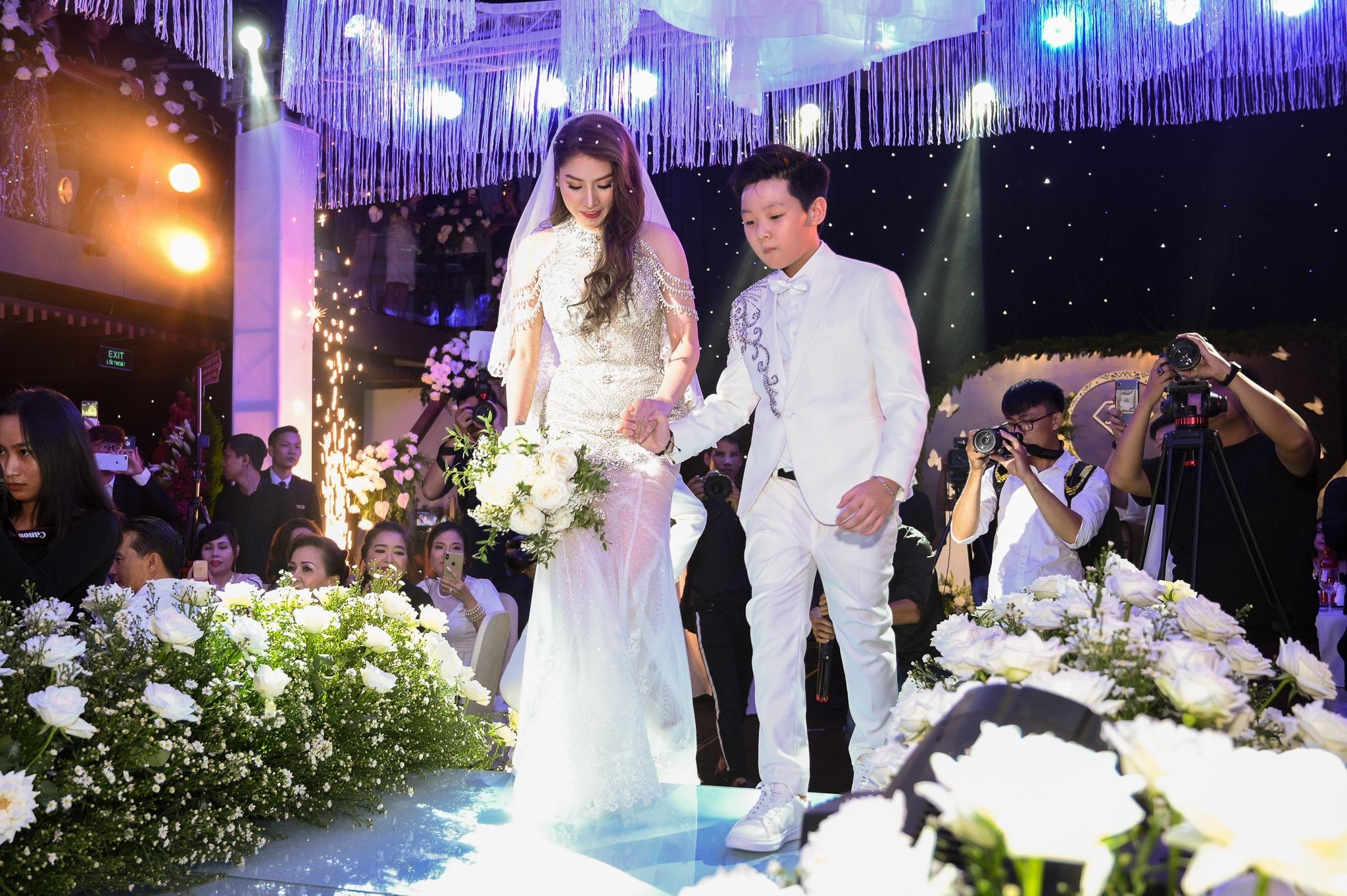 lam chan khang to chuc le cuoi anh 6