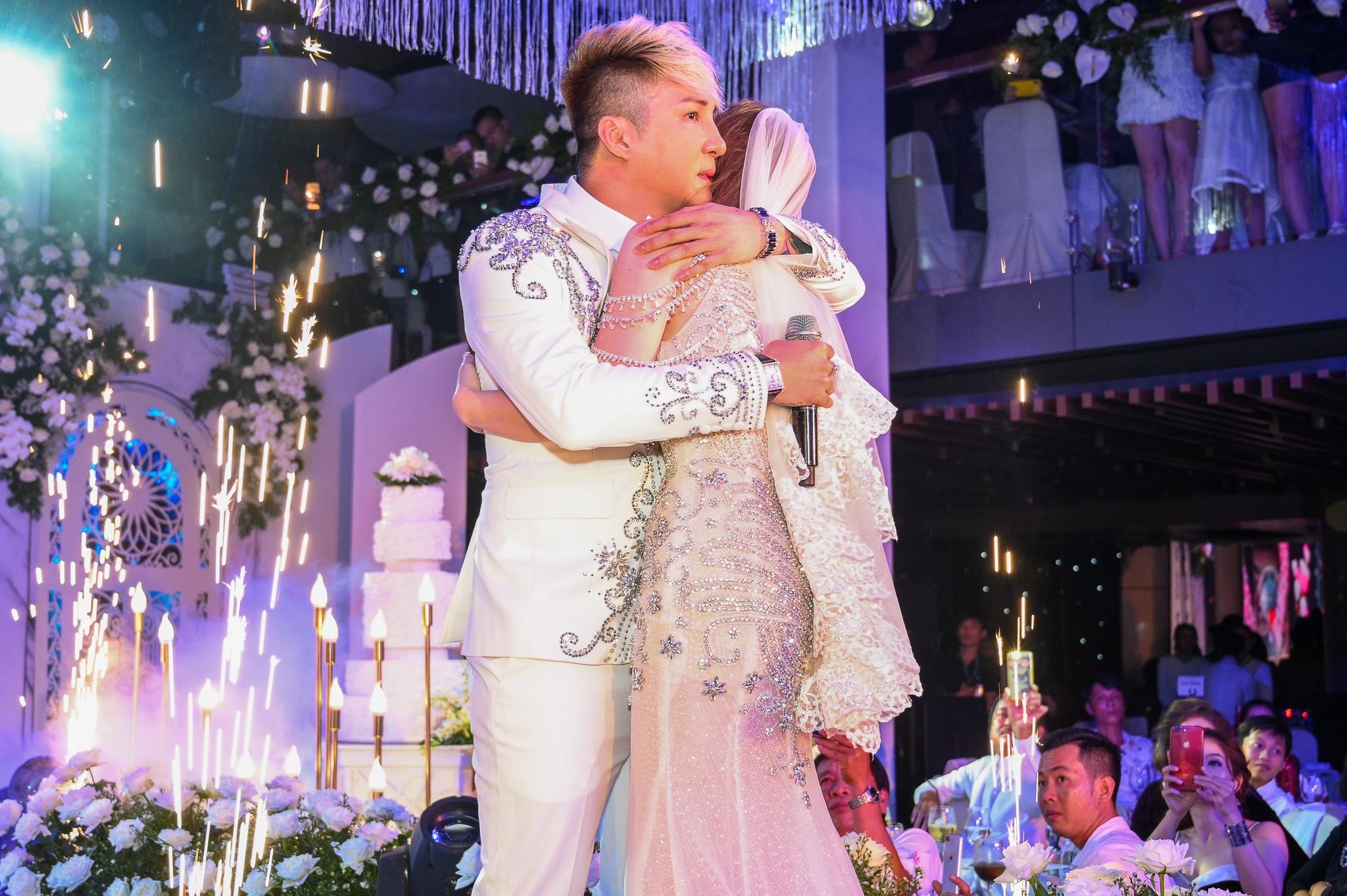 lam chan khang to chuc le cuoi anh 7