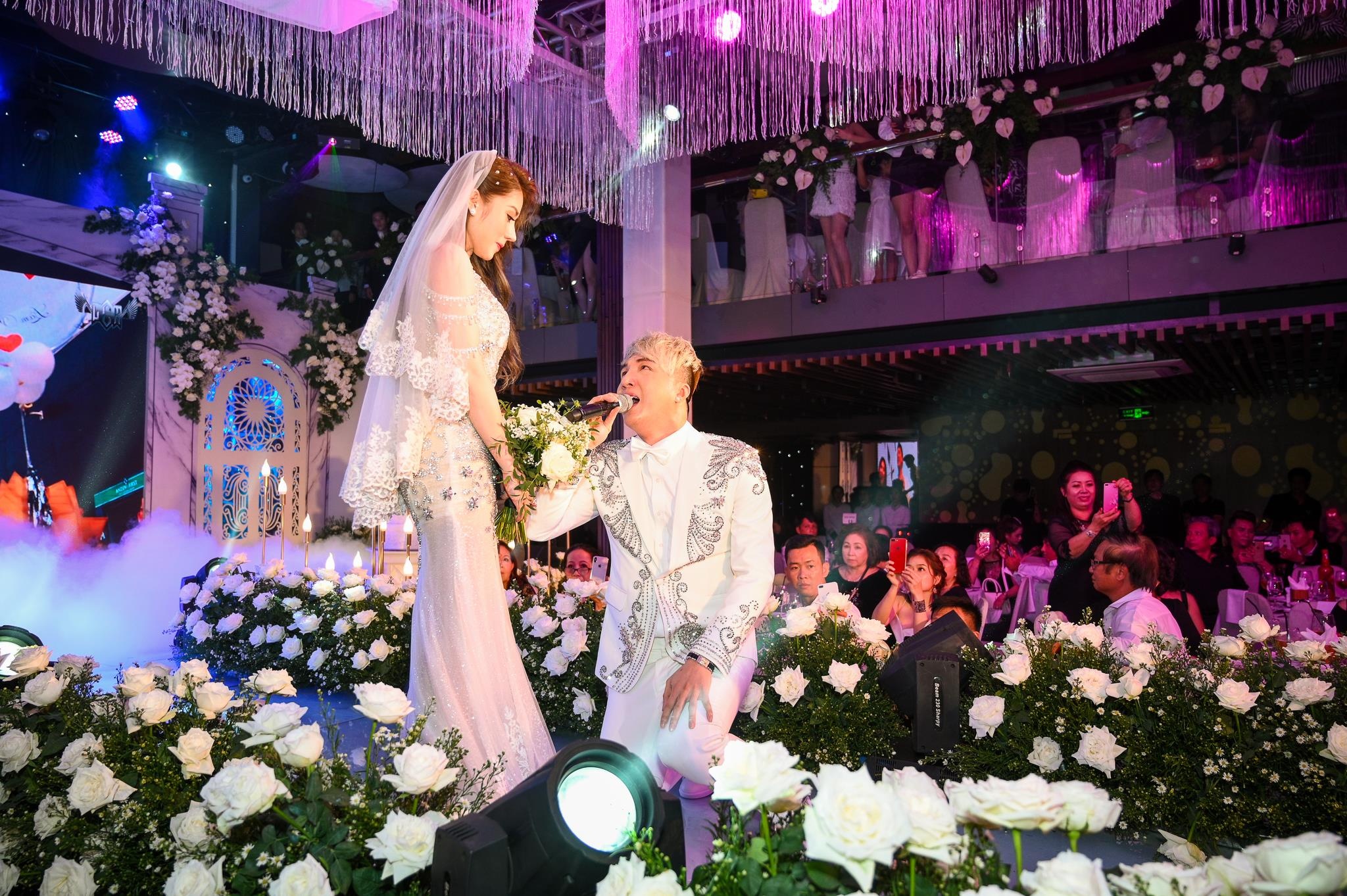 lam chan khang to chuc le cuoi anh 8