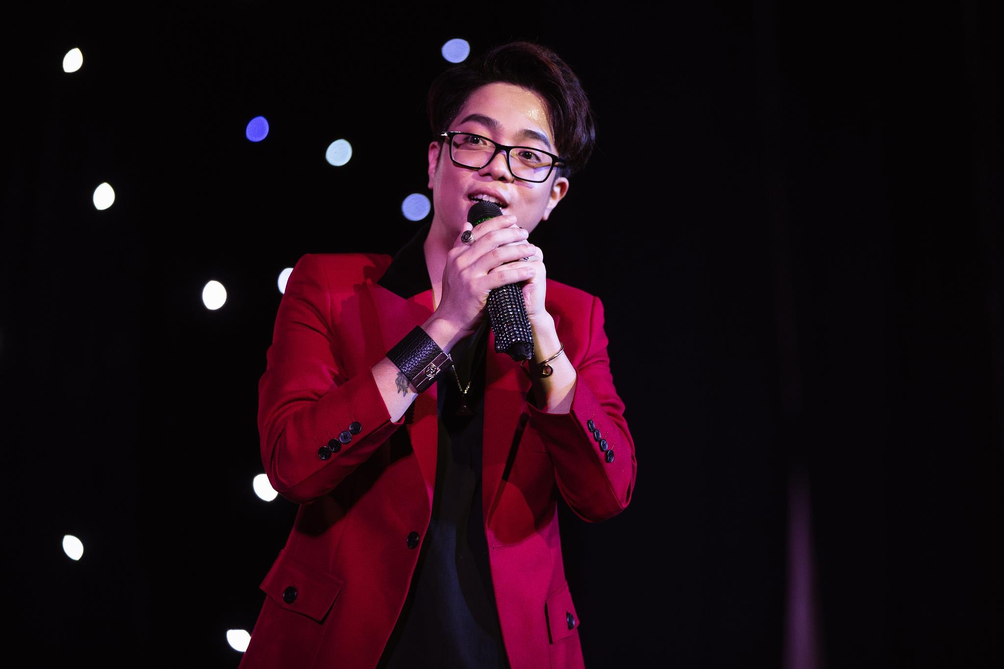 Bui Anh Tuan Hien ho anh 2