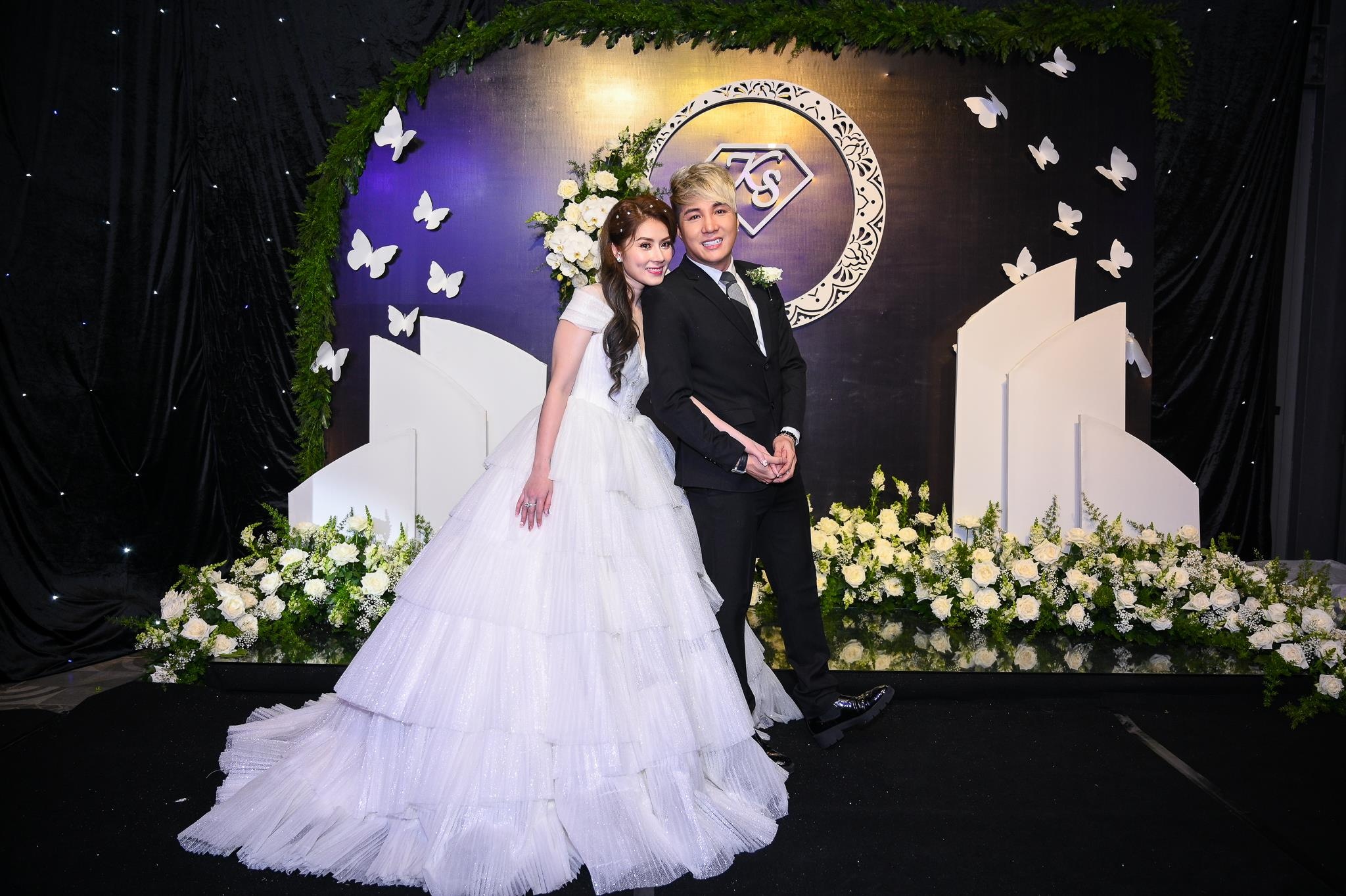 lam chan khang to chuc le cuoi anh 2