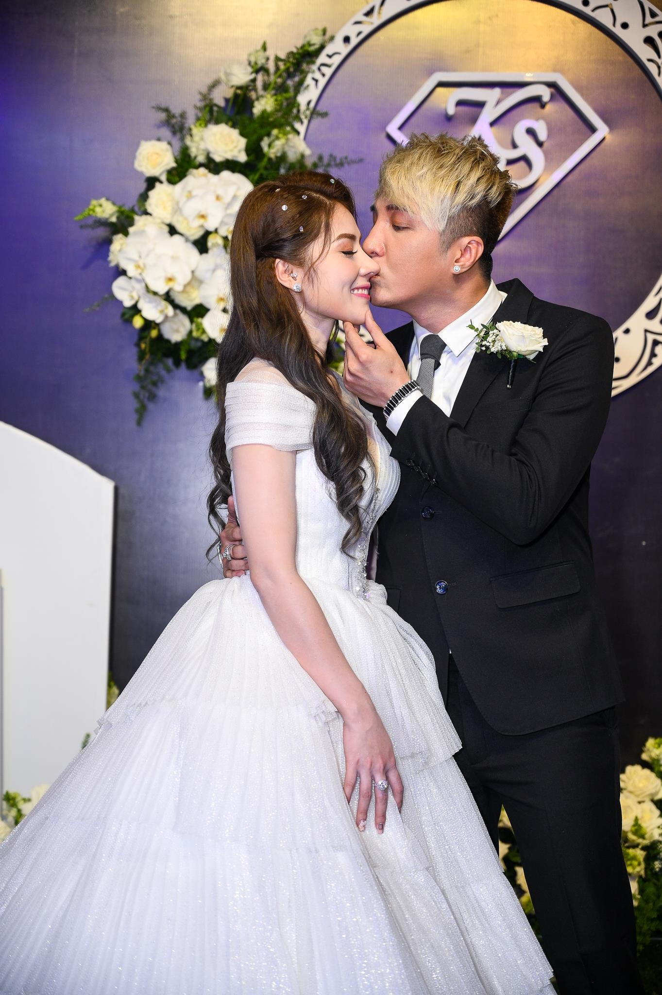 lam chan khang to chuc le cuoi anh 4