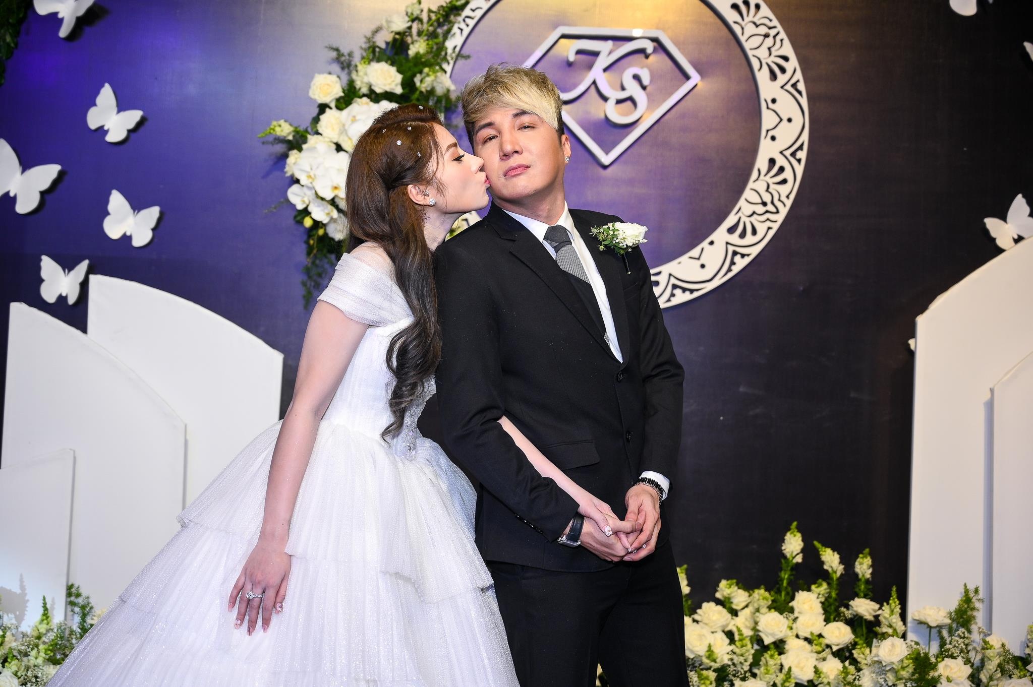 lam chan khang to chuc le cuoi anh 1