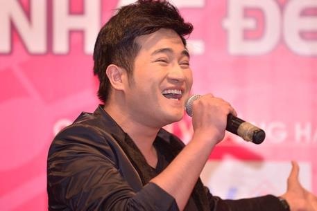 Ve ngoai thu sinh truoc khi phat tuong cua ca si Minh Quan hinh anh