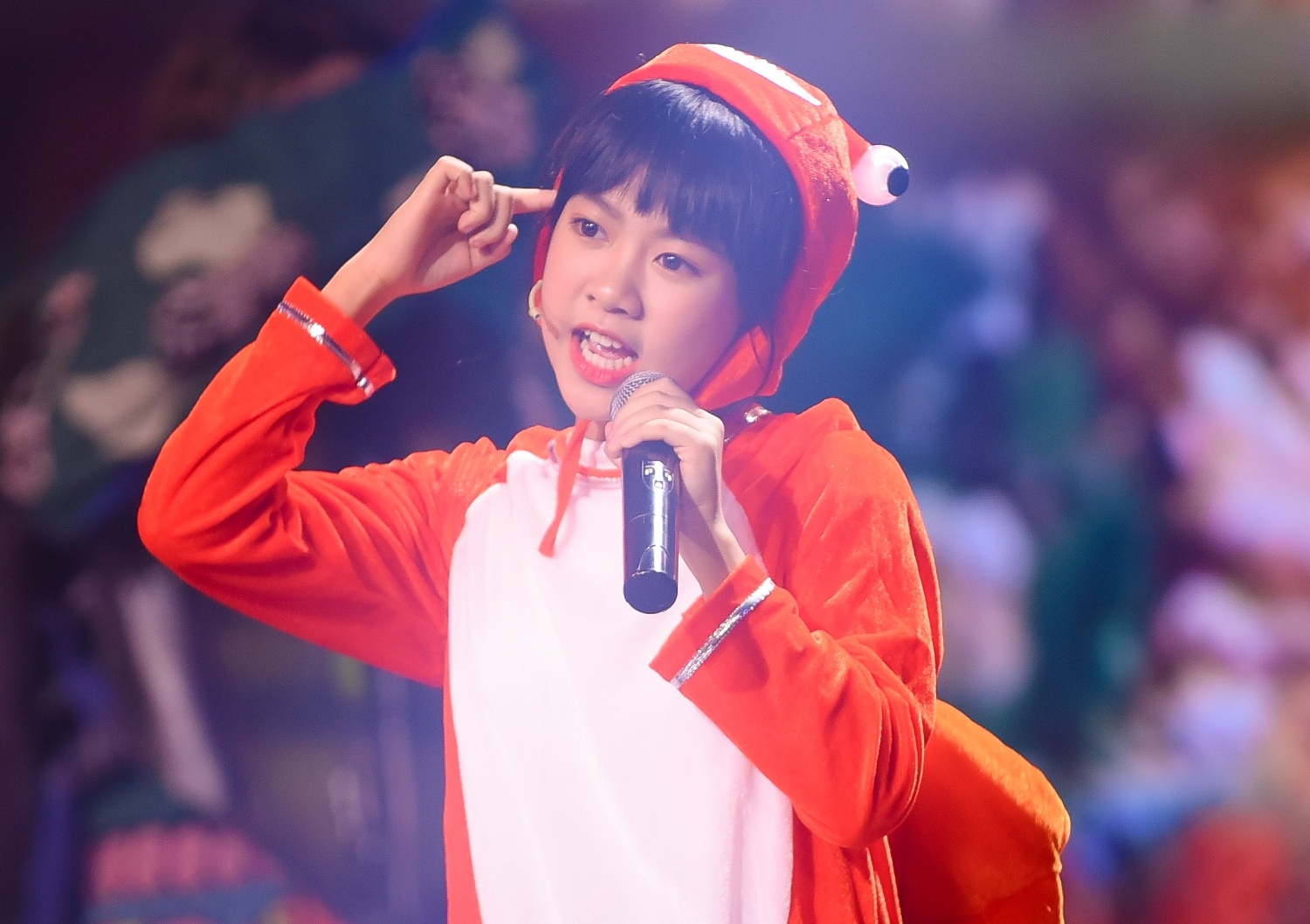 Duong Khac Linh dua ca khuc cua Son Tung vao Giong hat Viet nhi hinh anh