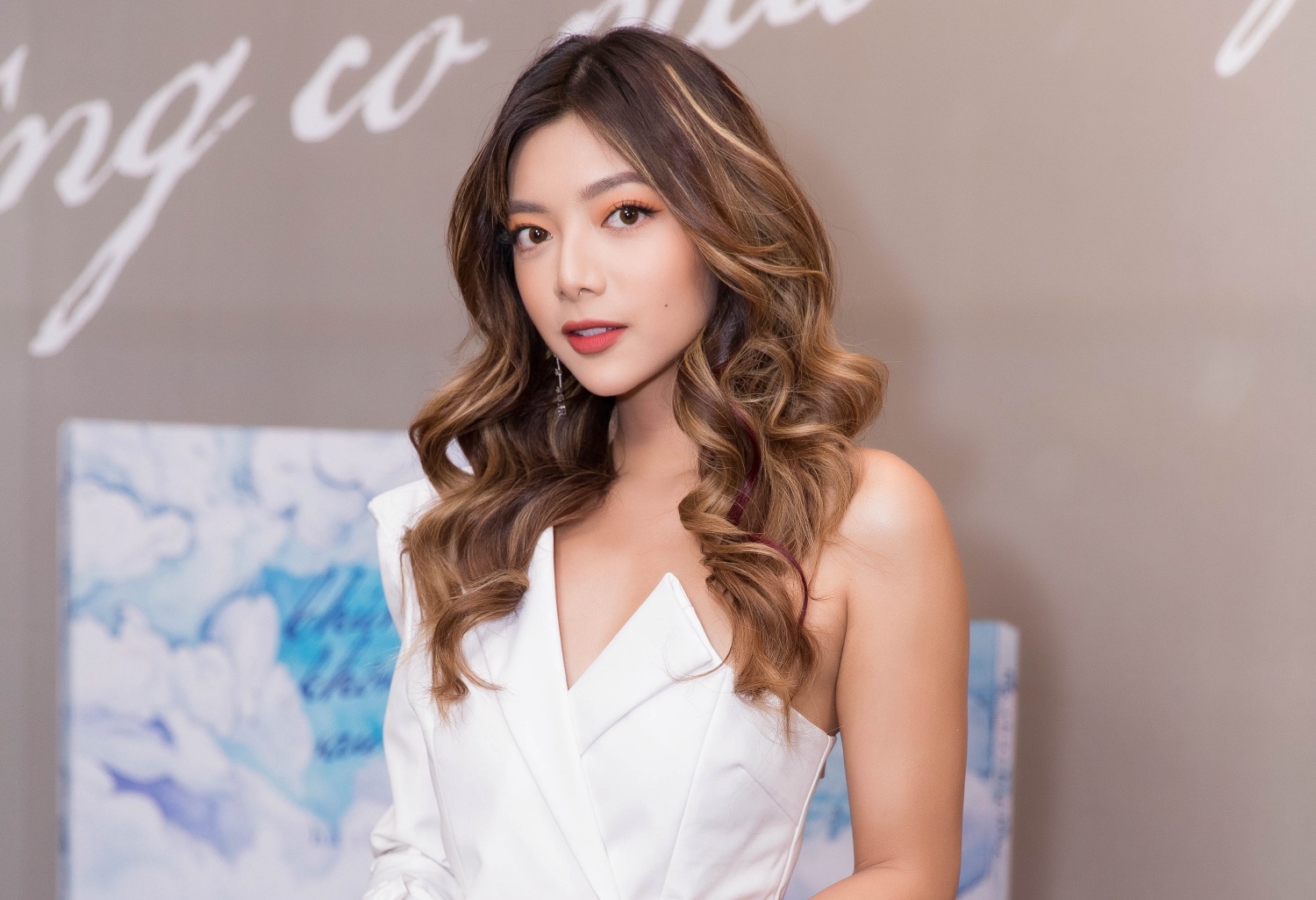 huong tram Cho em gan anh them chut nua anh 8