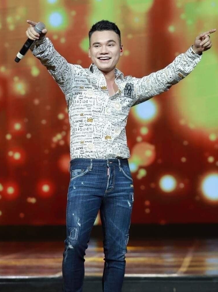 khắc việt diễn hội chợ ảnh 2 khac viet dien hoi cho anh 2