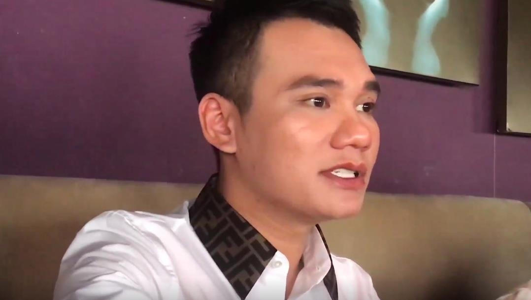 Khac Viet: 'Toi khong con muon hat o san khau hoi cho' hinh anh