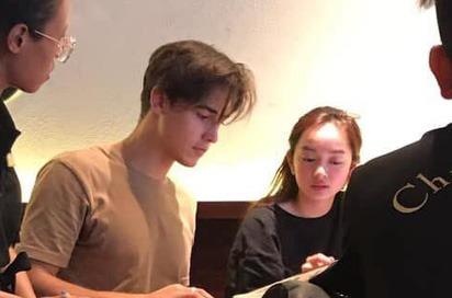 Kaity Nguyen di an cung nguoi mau ngoai quoc, ro tin hen ho hinh anh