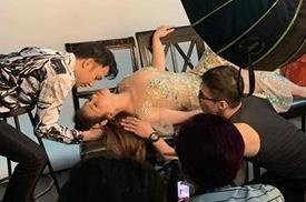 Minh Tuyet ngat xiu khi dang chup hinh cung Duong Trieu Vu hinh anh