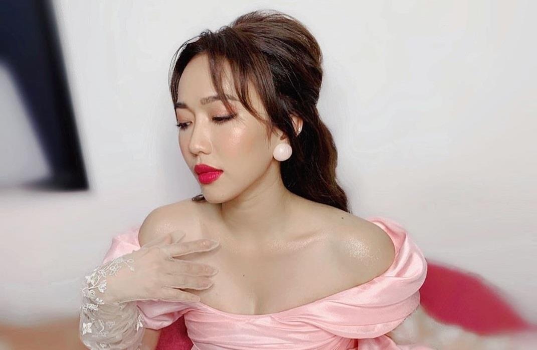 Dieu Nhi chuong mac do cup nguc, goi cam hon sau tin chia tay Anh Tu hinh anh