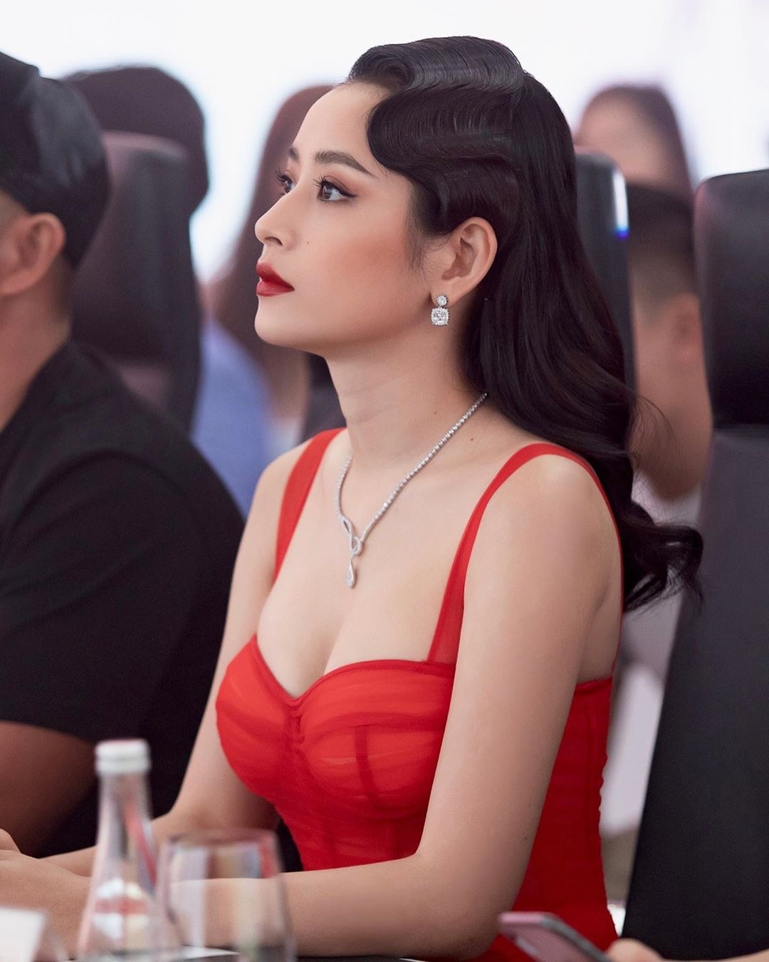 Chi Pu mac khoe vong mot anh 1