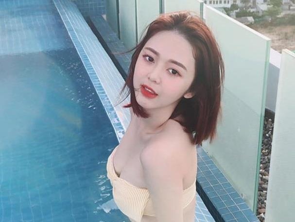 Ban gai Trinh Thang Binh dien quan ngan, khoe vu dao sexy hinh anh