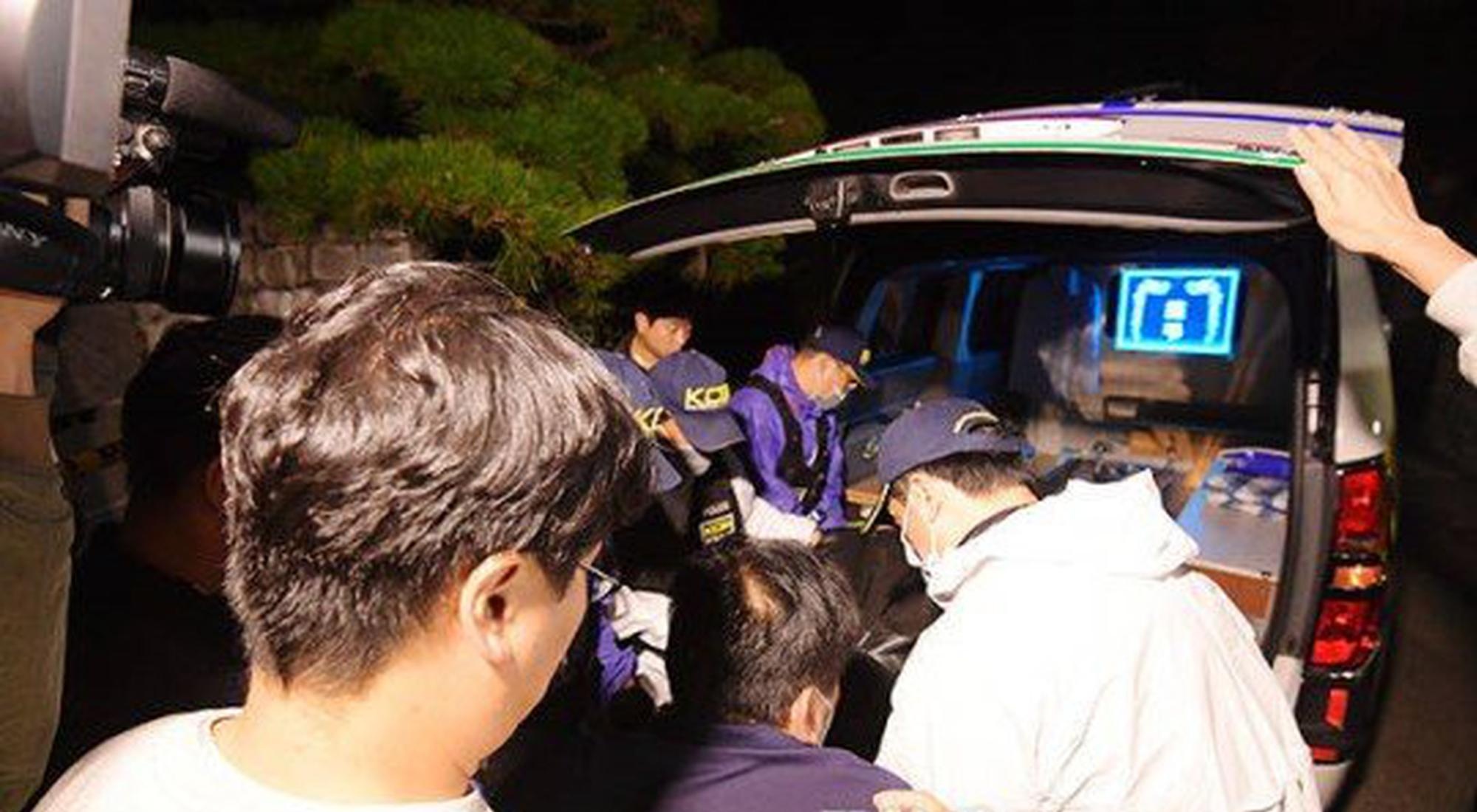 Canh sat hoan tat dieu tra, dua thi the Sulli toi benh vien hinh anh