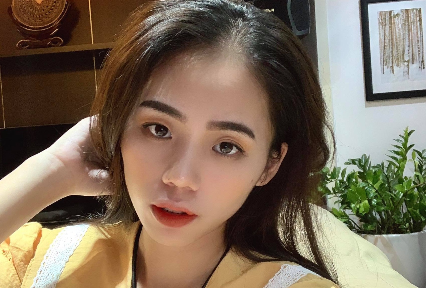Huong Ly - tam diem thi phi moi cua showbiz Viet hinh anh