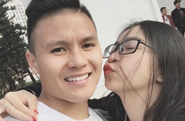 'Gioi cau thu nhu Quang Hai, Van Hau yeu hot girl la duong nhien' hinh anh