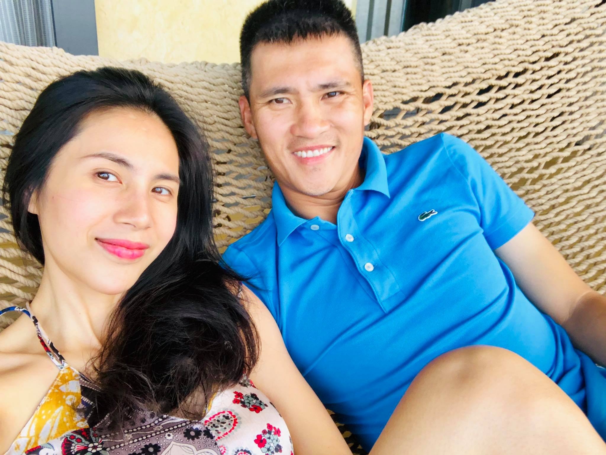Cong Vinh nhan Thuy Tien ngay 20/10: 'Em la doa hoa dep, ruc ro nhat' hinh anh