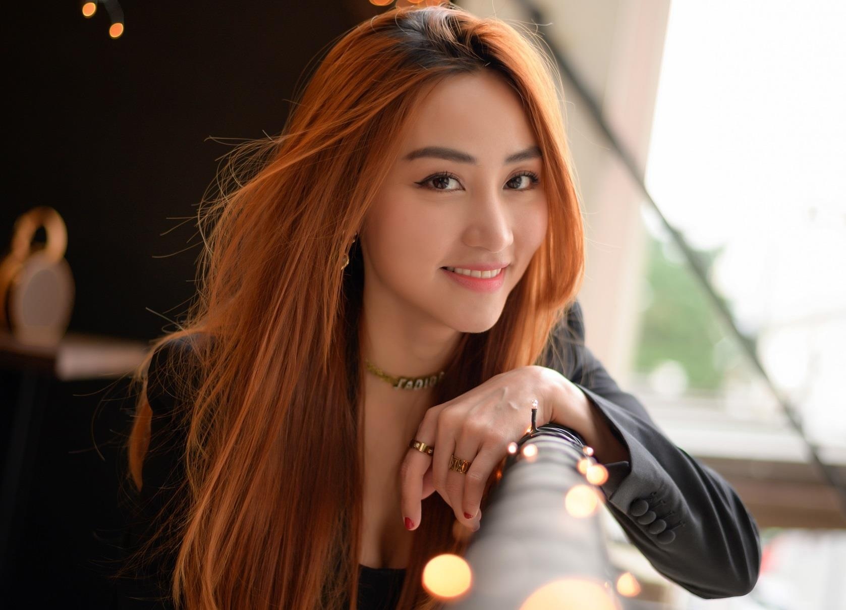 Nhan sac khong tuoi cua Ngan Khanh sau 4 nam ket hon thieu gia hinh anh