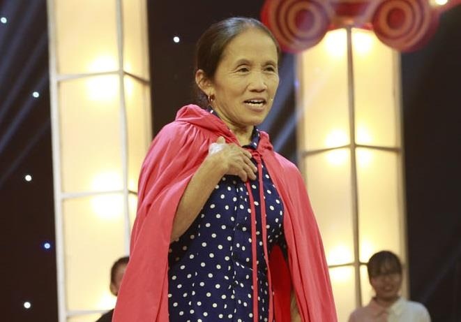 Truong Giang bat cuoi voi man dien 'Co be quang khan do' hinh anh