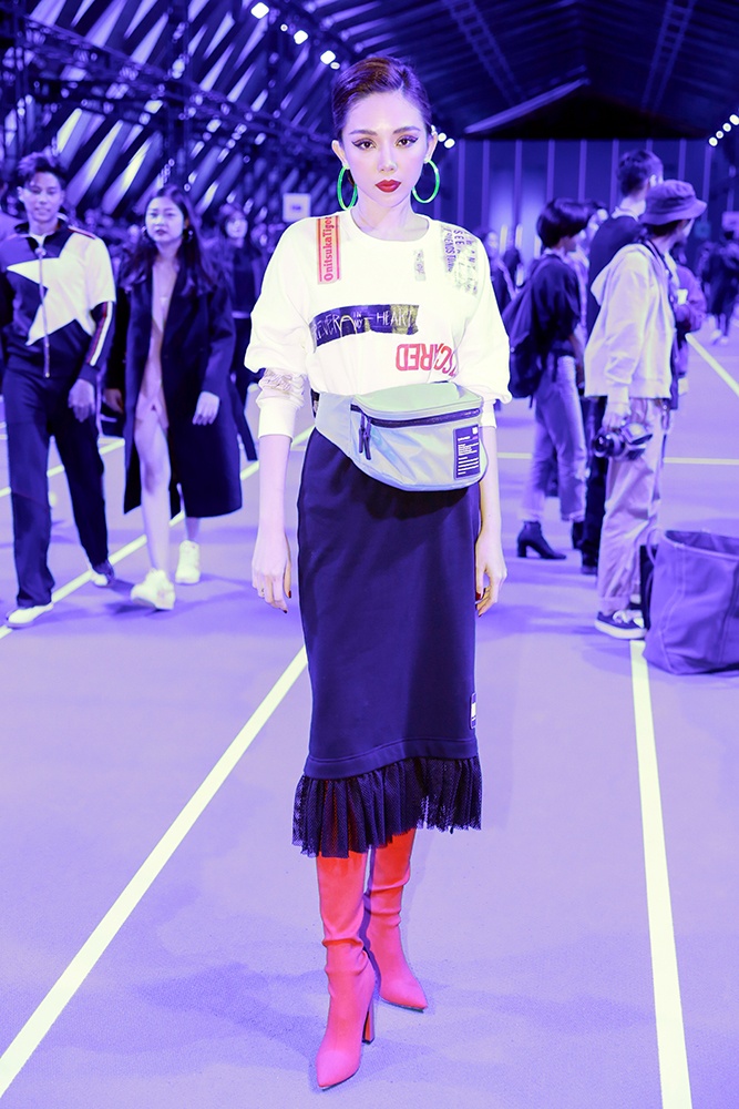 Toc Tien chup hinh cung Bank Thiti anh 7