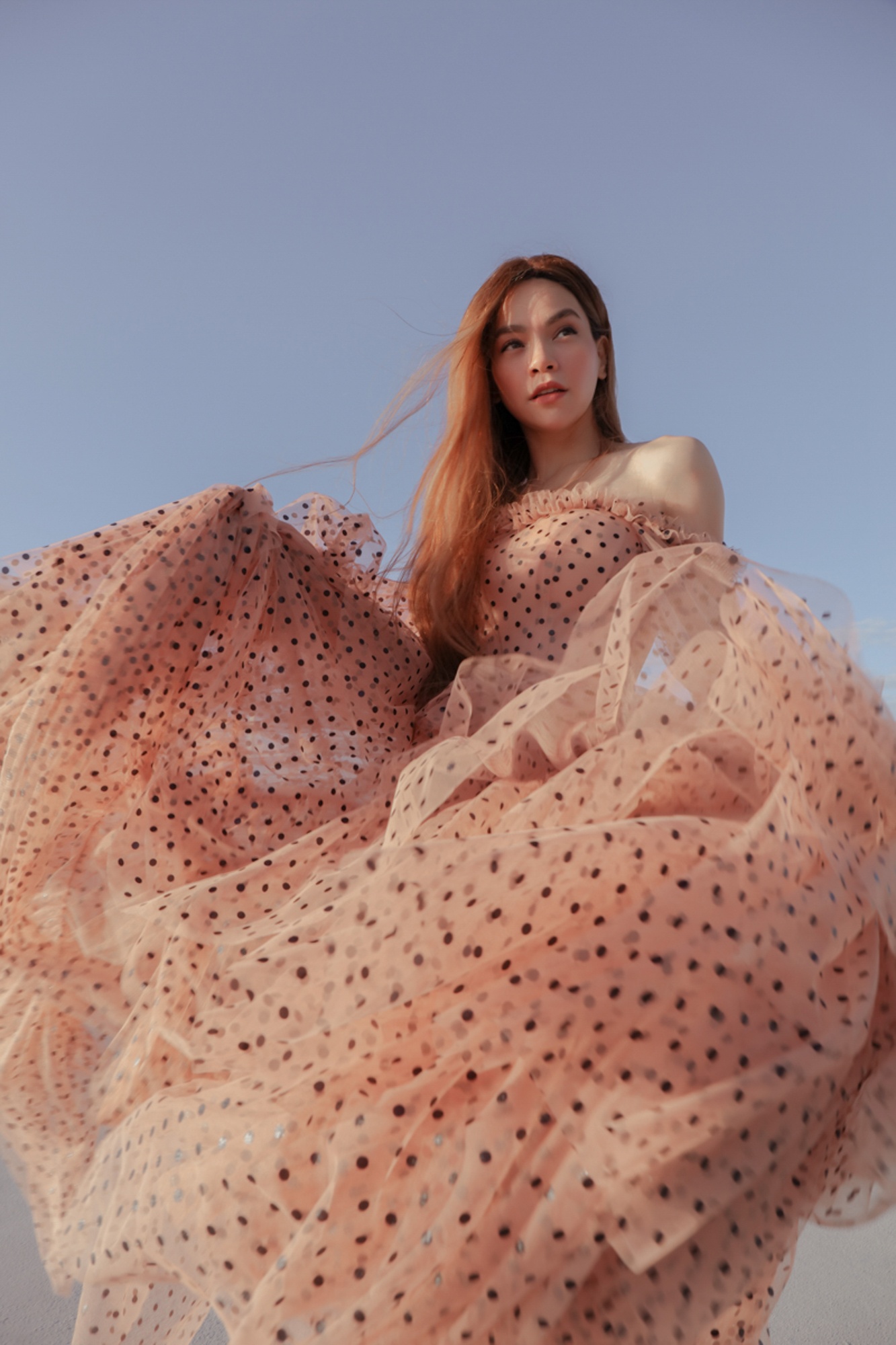 ho ngoc ha mua bao hiem de quay MV anh 2