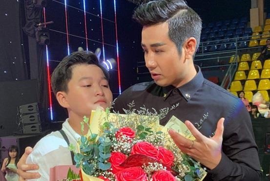 Giong hat Viet nhi gay tranh cai, bi nghi ngo dan xep ket qua hinh anh