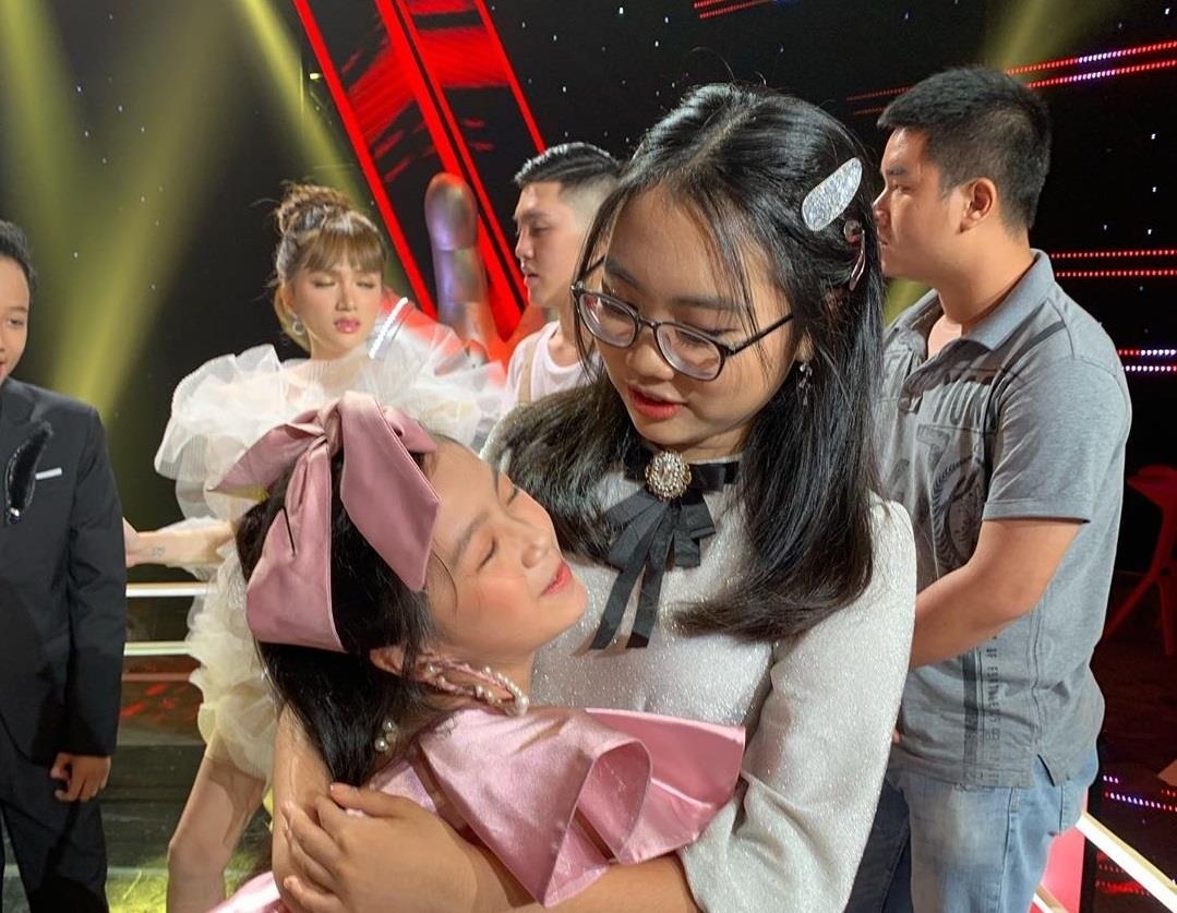 Phuong My Chi dang anh chuc mung quan quan Giong hat Viet nhi 2019 hinh anh
