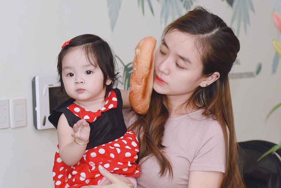 Con gai Hoai Lam thua huong net dep tu cha me hinh anh