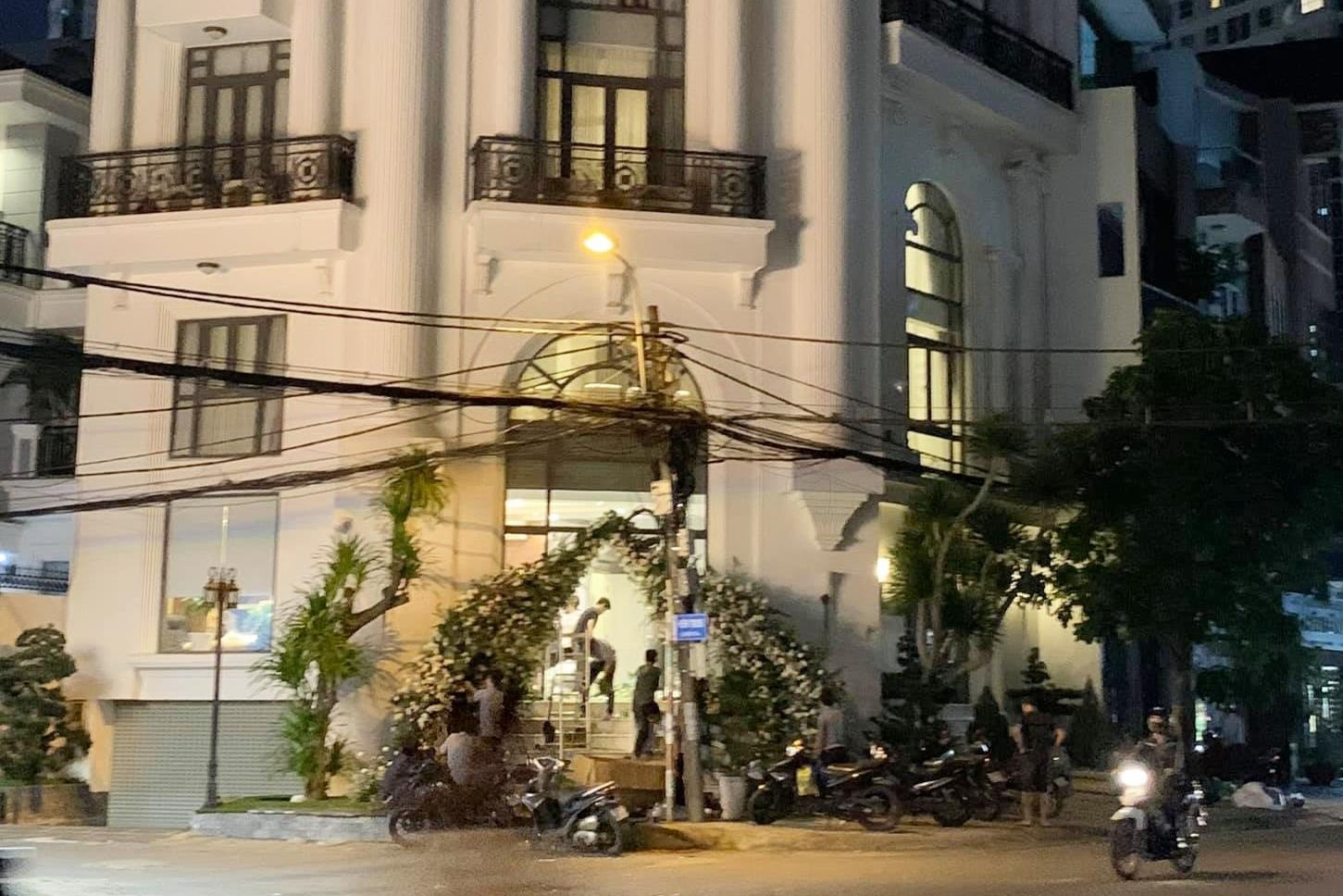 Biet thu cua Bao Thy duoc trang hoang truoc le cuoi hinh anh