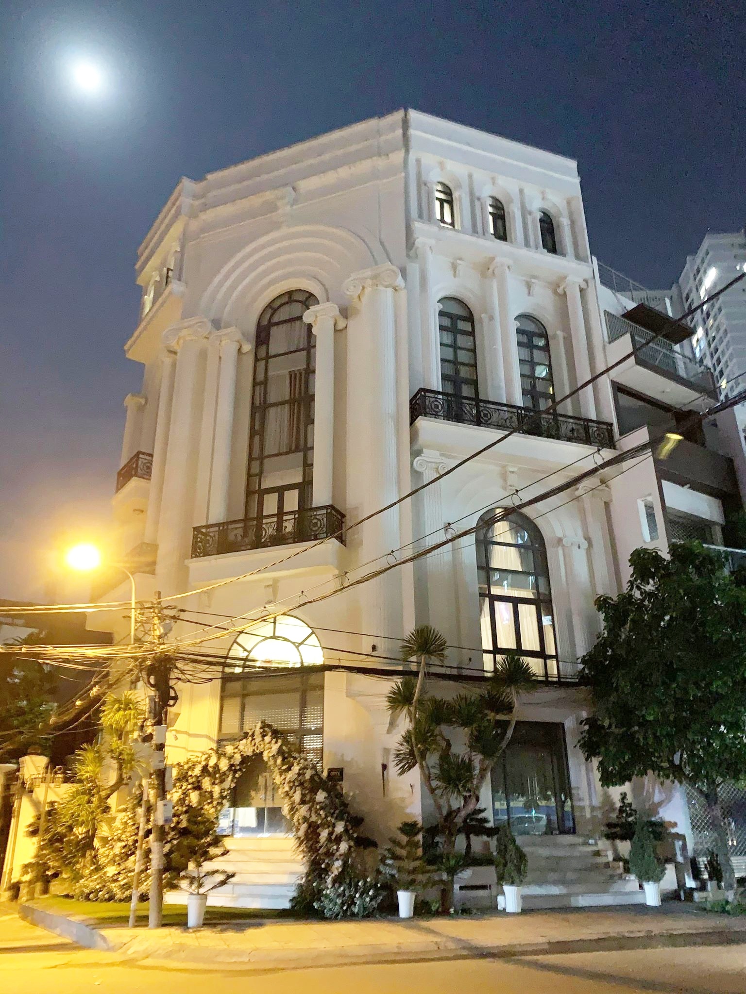 le cuoi bao thy va chong doanh nhan anh 1