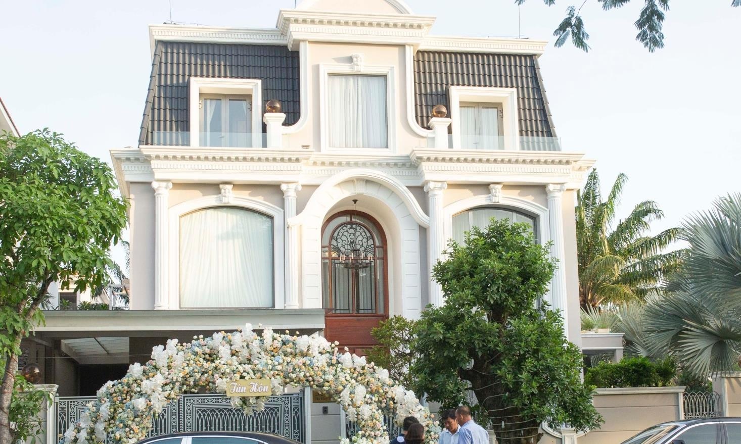 Biet thu o khu nha giau cua chong Bao Thy hinh anh