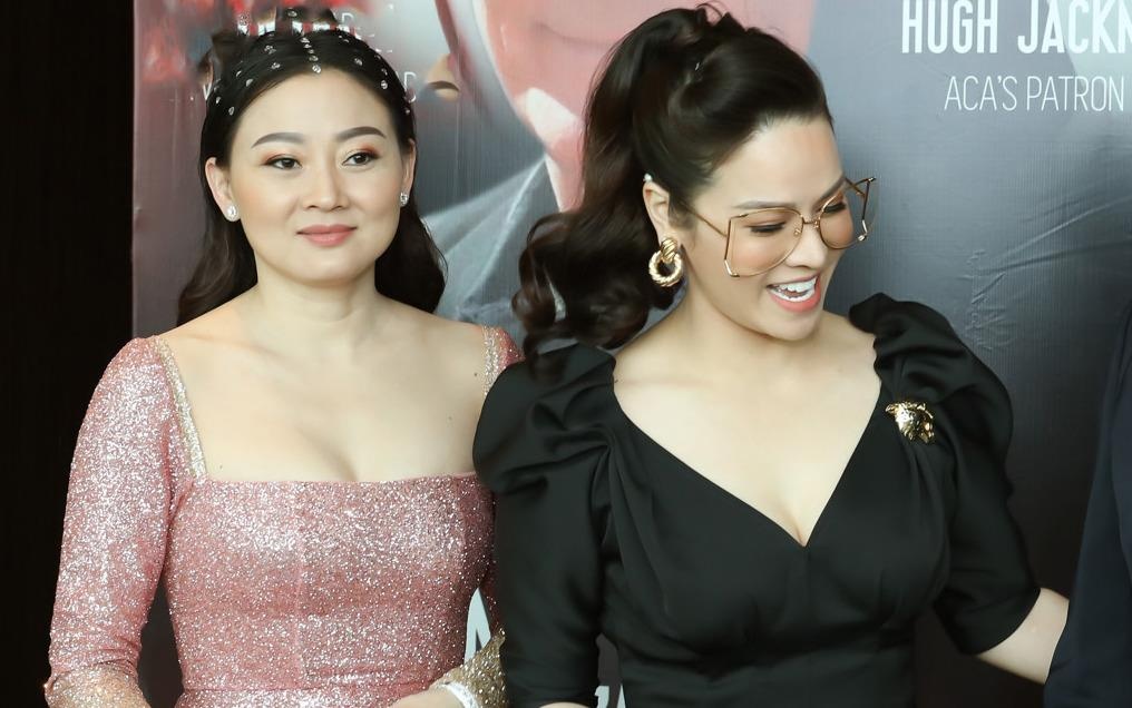 Nhat Kim Anh xuat hien giua on ao voi chong cu hinh anh