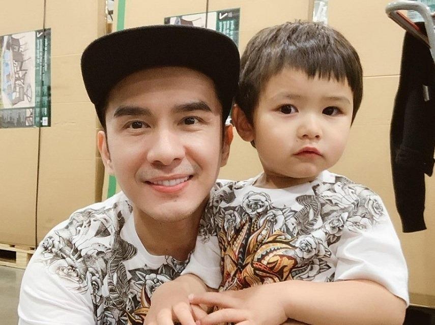 Nghe si Viet khong nhan show, tu tap xem tran Viet Nam - Thai Lan hinh anh