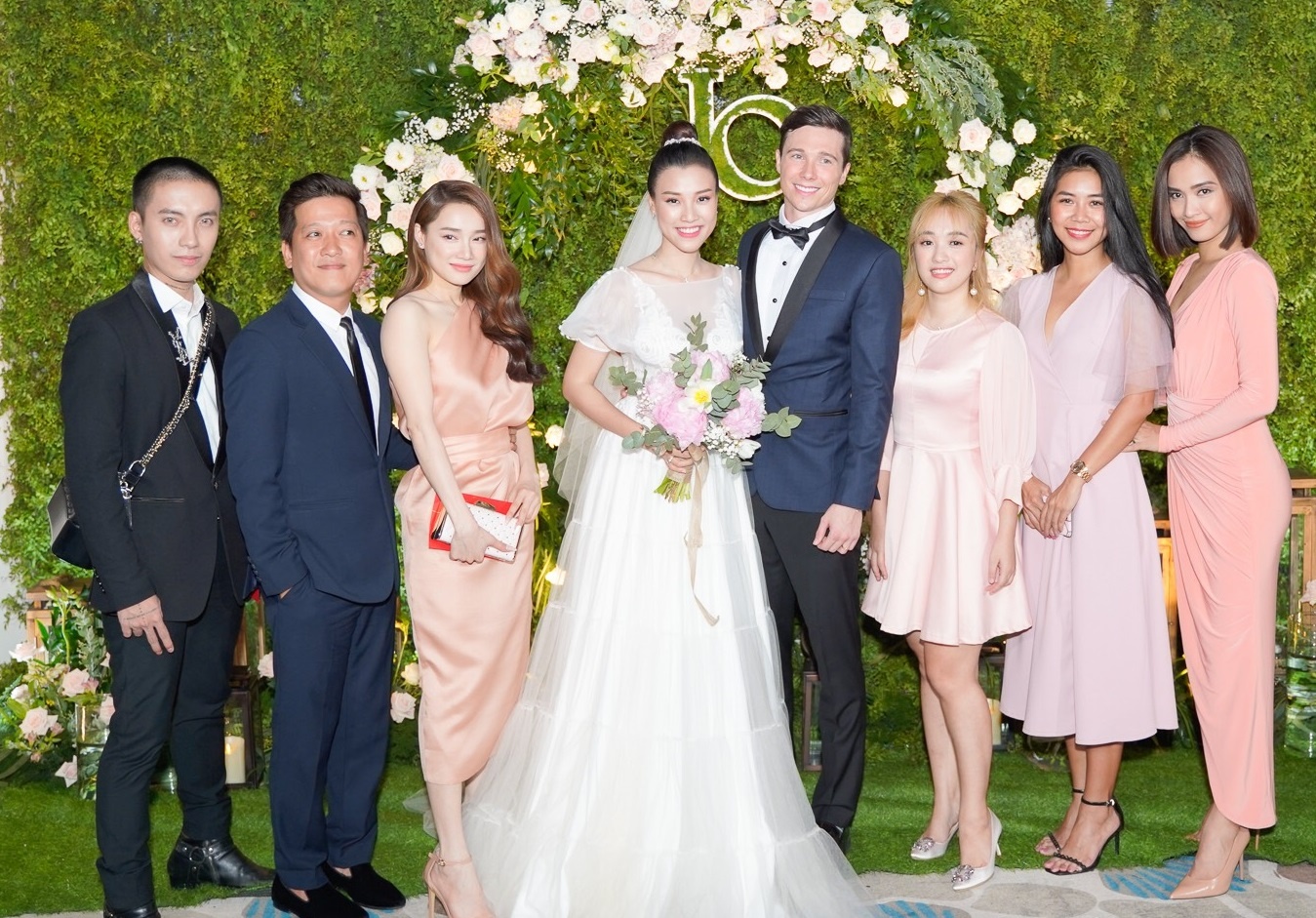 le cuoi hoang oanh va chong tay anh 9