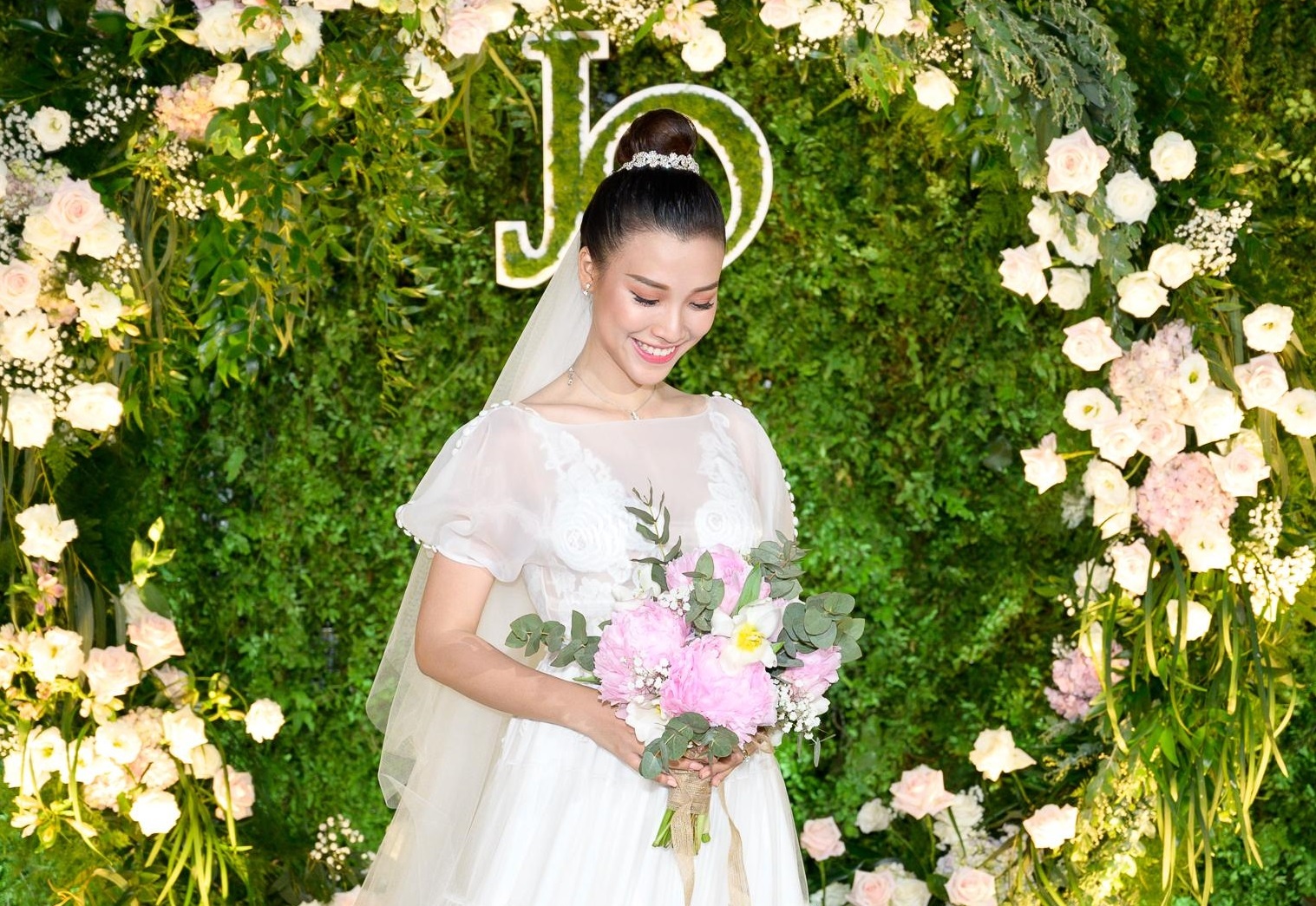 le cuoi hoang oanh va chong tay anh 7