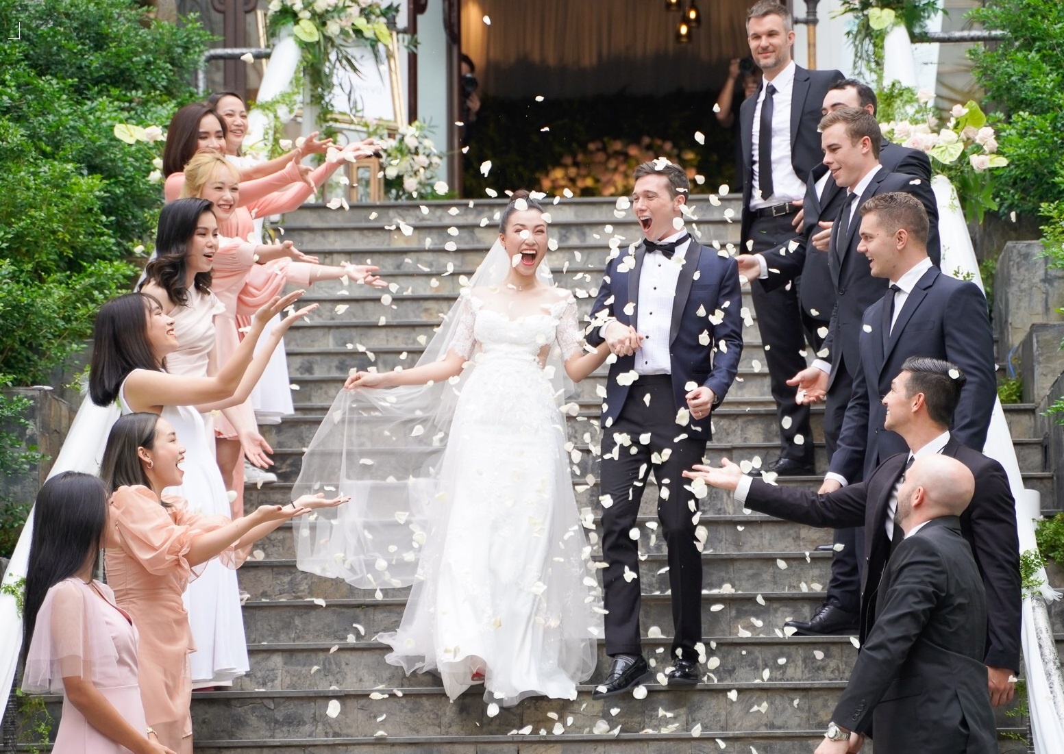 le cuoi hoang oanh va chong tay anh 6