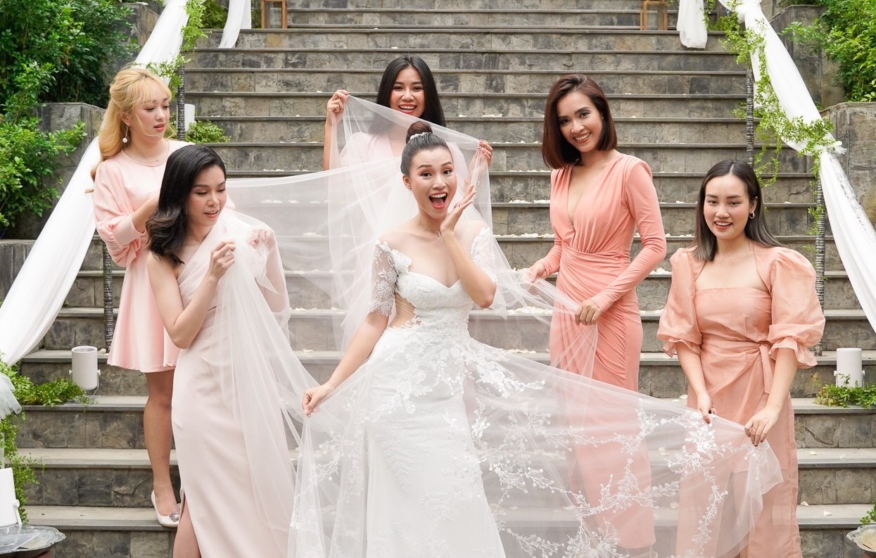 le cuoi hoang oanh va chong tay anh 2