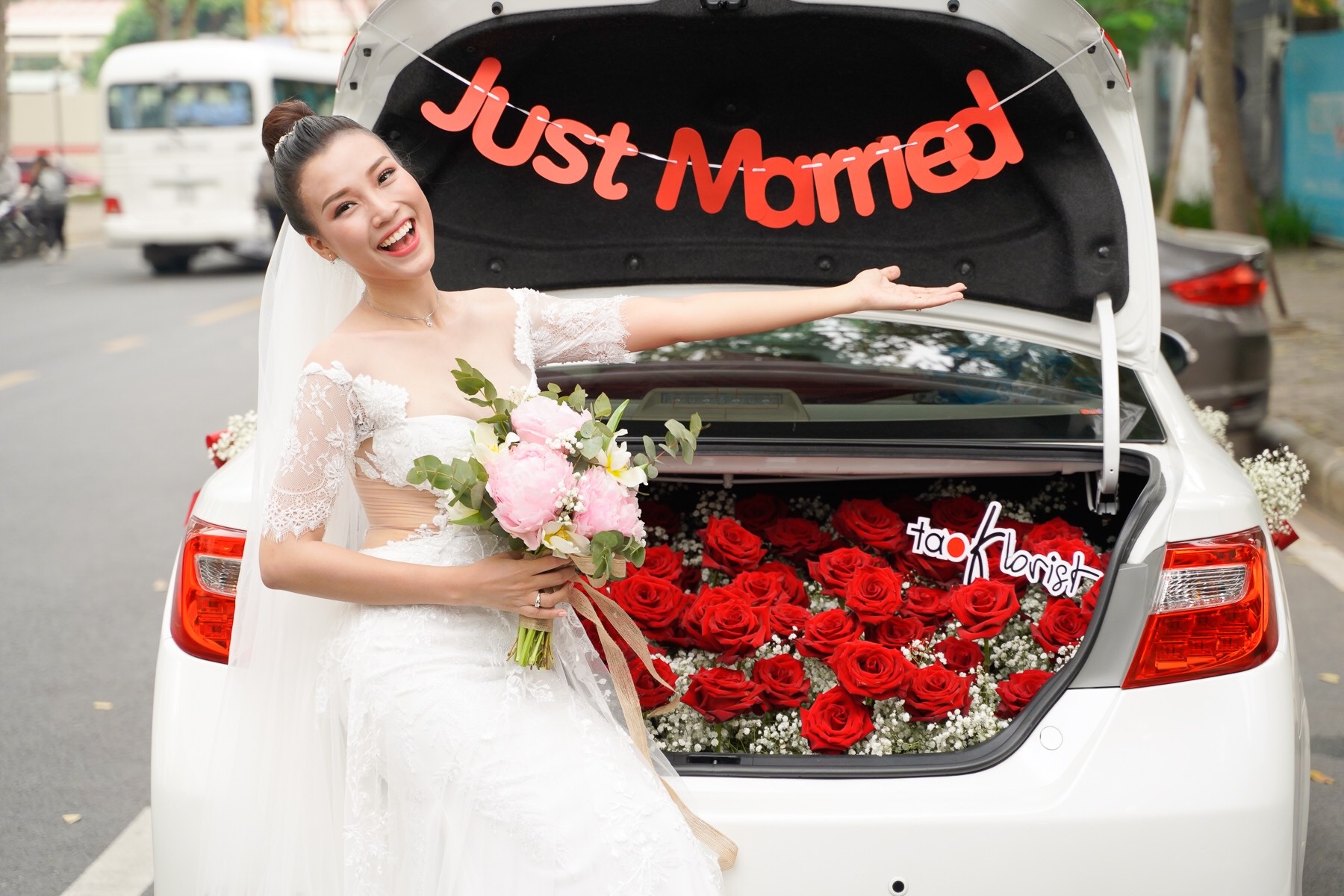 le cuoi hoang oanh va chong tay anh 5