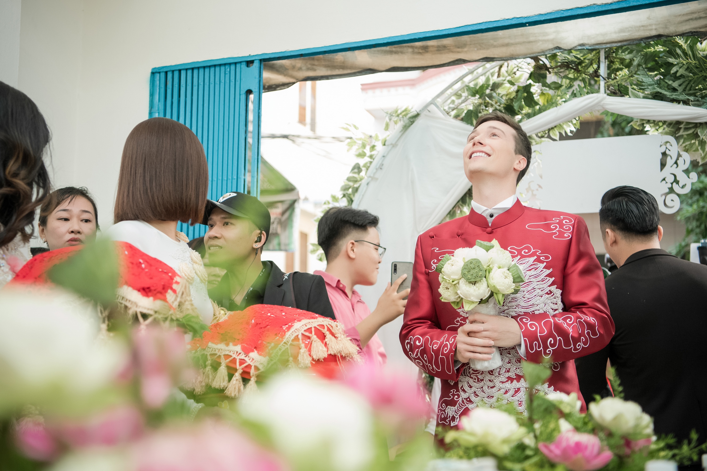 le cuoi hoang oanh va chong tay anh 13