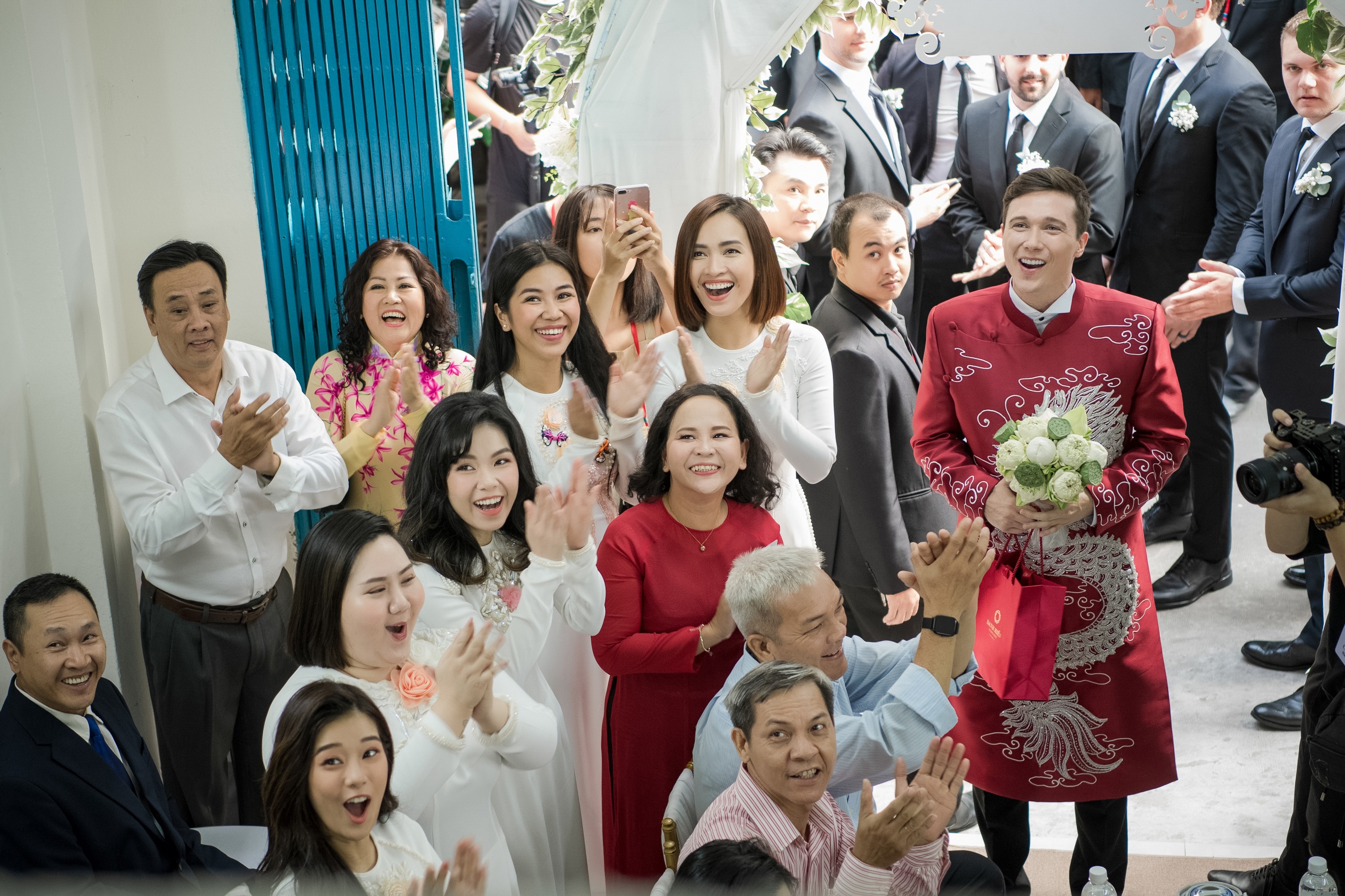 le cuoi hoang oanh va chong tay anh 14