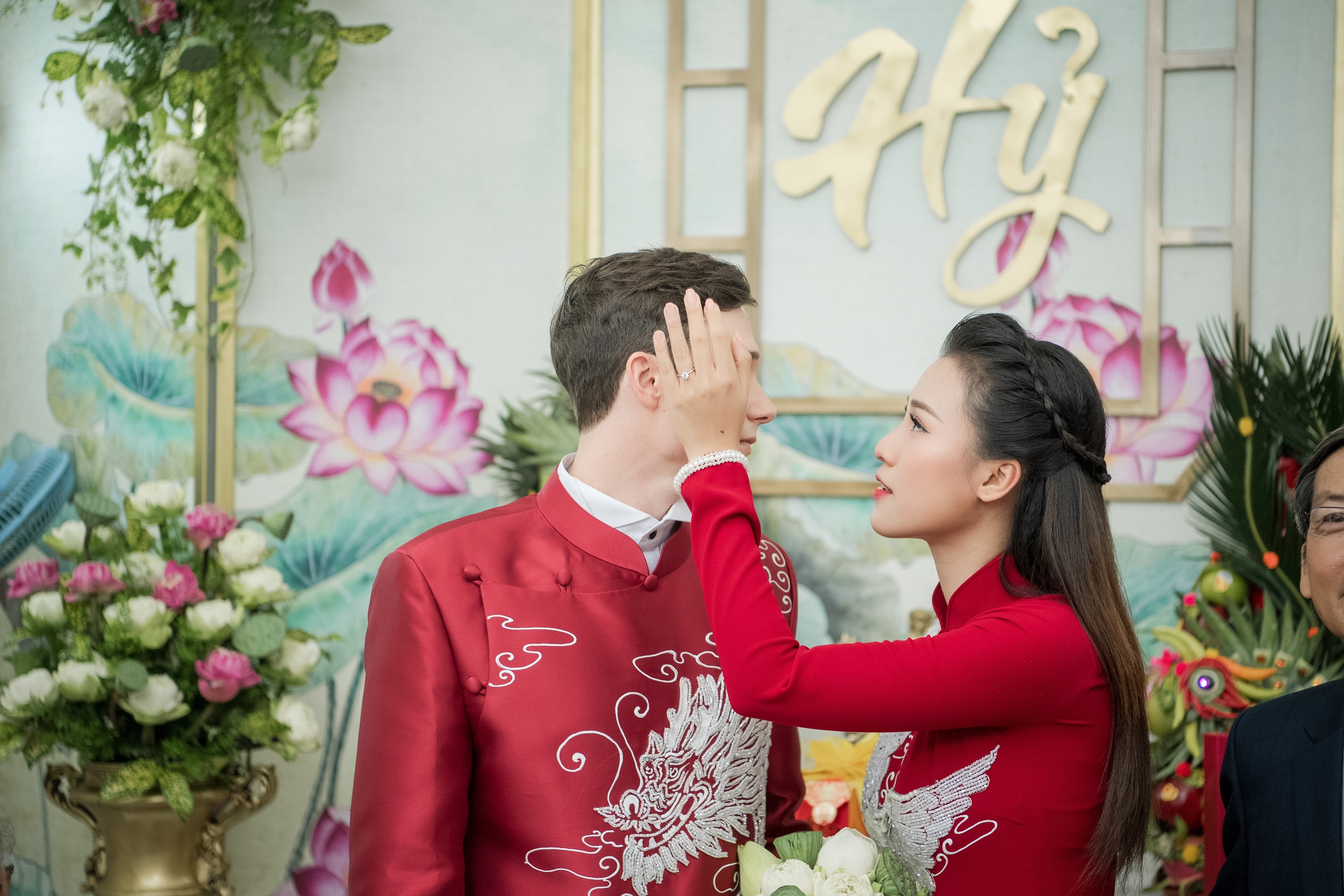 le cuoi hoang oanh va chong tay anh 22