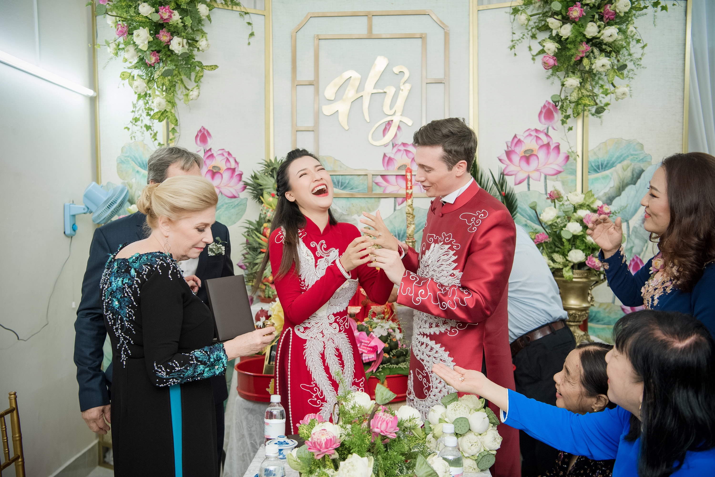 le cuoi hoang oanh va chong tay anh 20