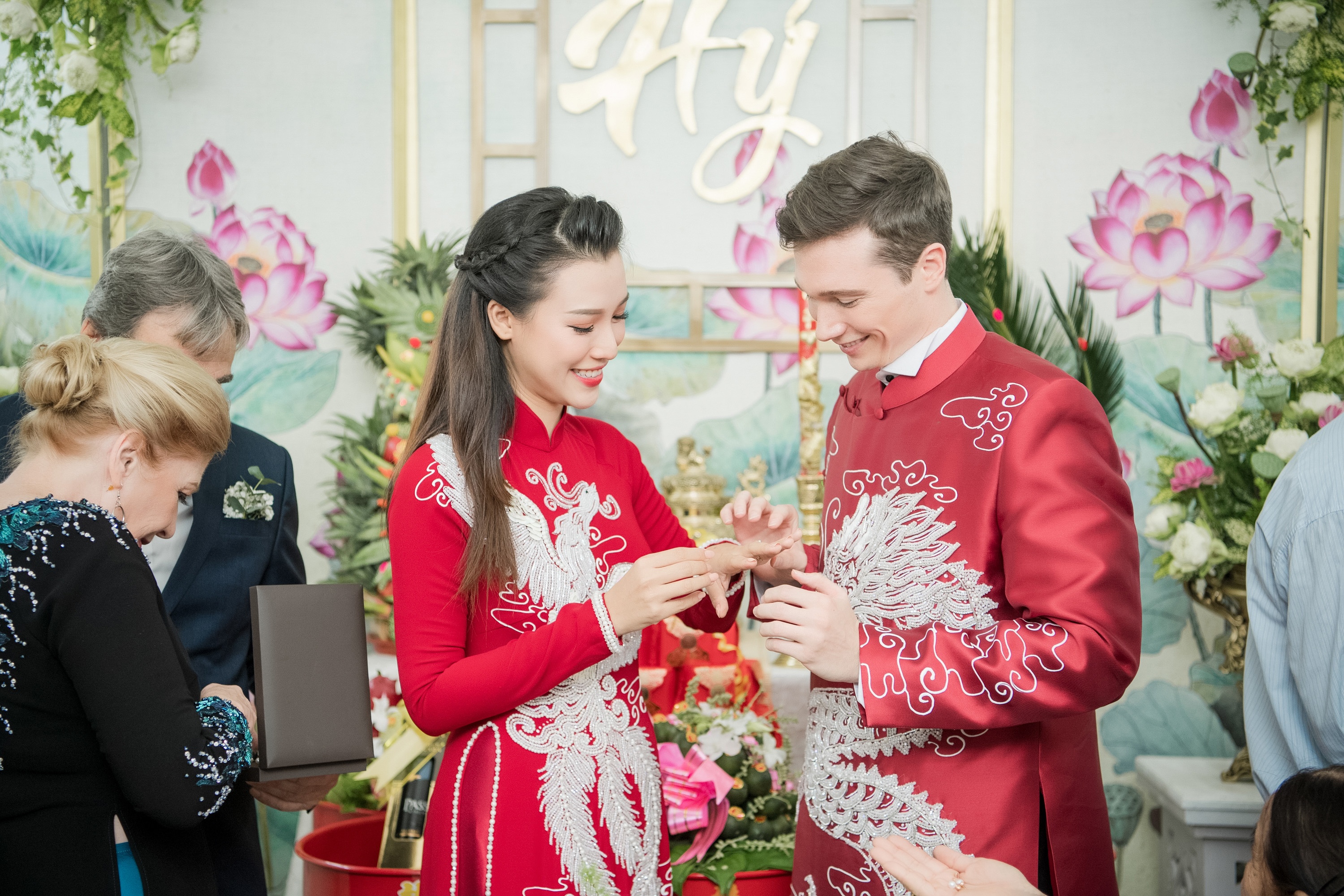 le cuoi hoang oanh va chong tay anh 21