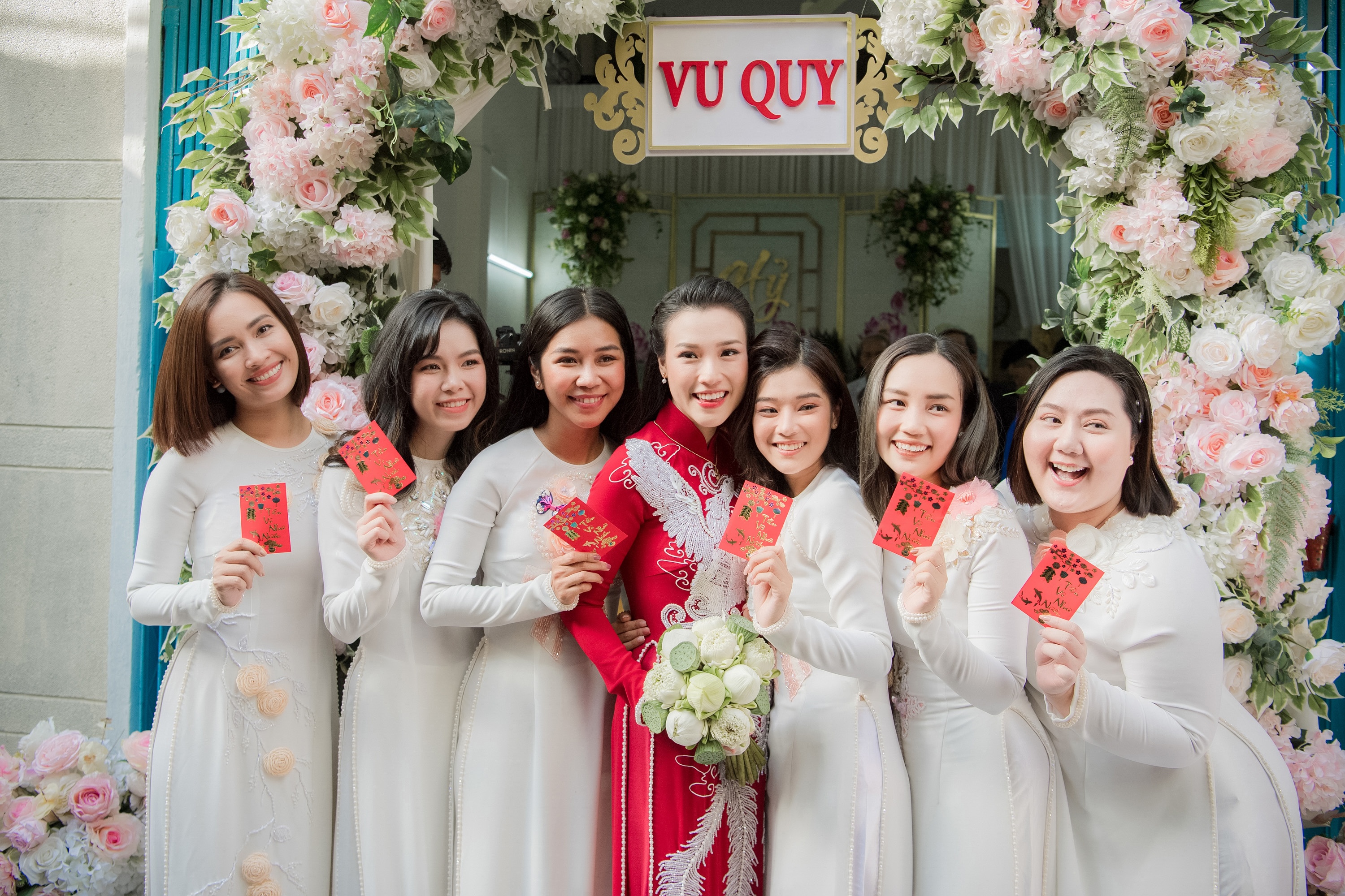 le cuoi hoang oanh va chong tay anh 35