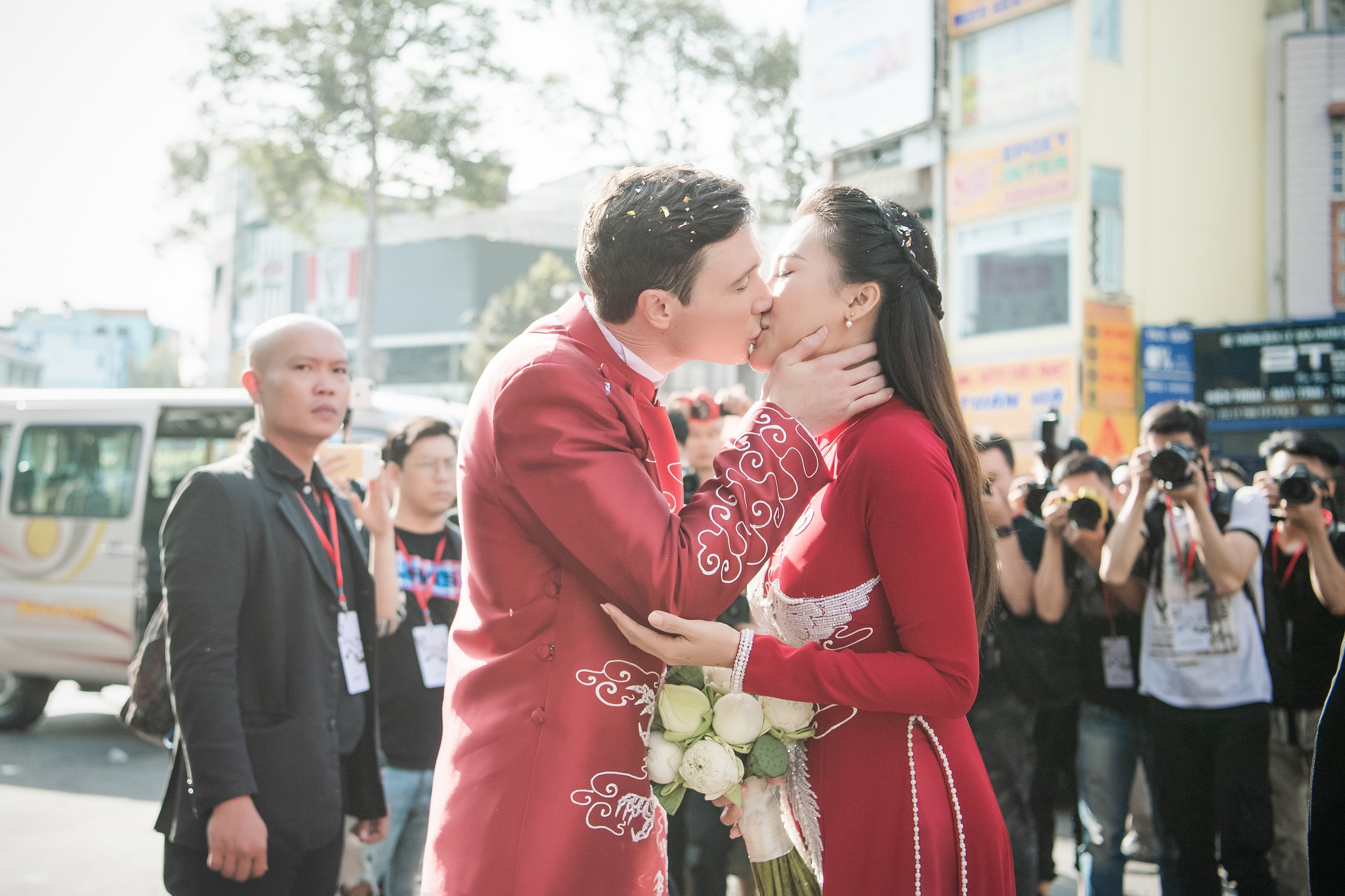 le cuoi hoang oanh va chong tay anh 1