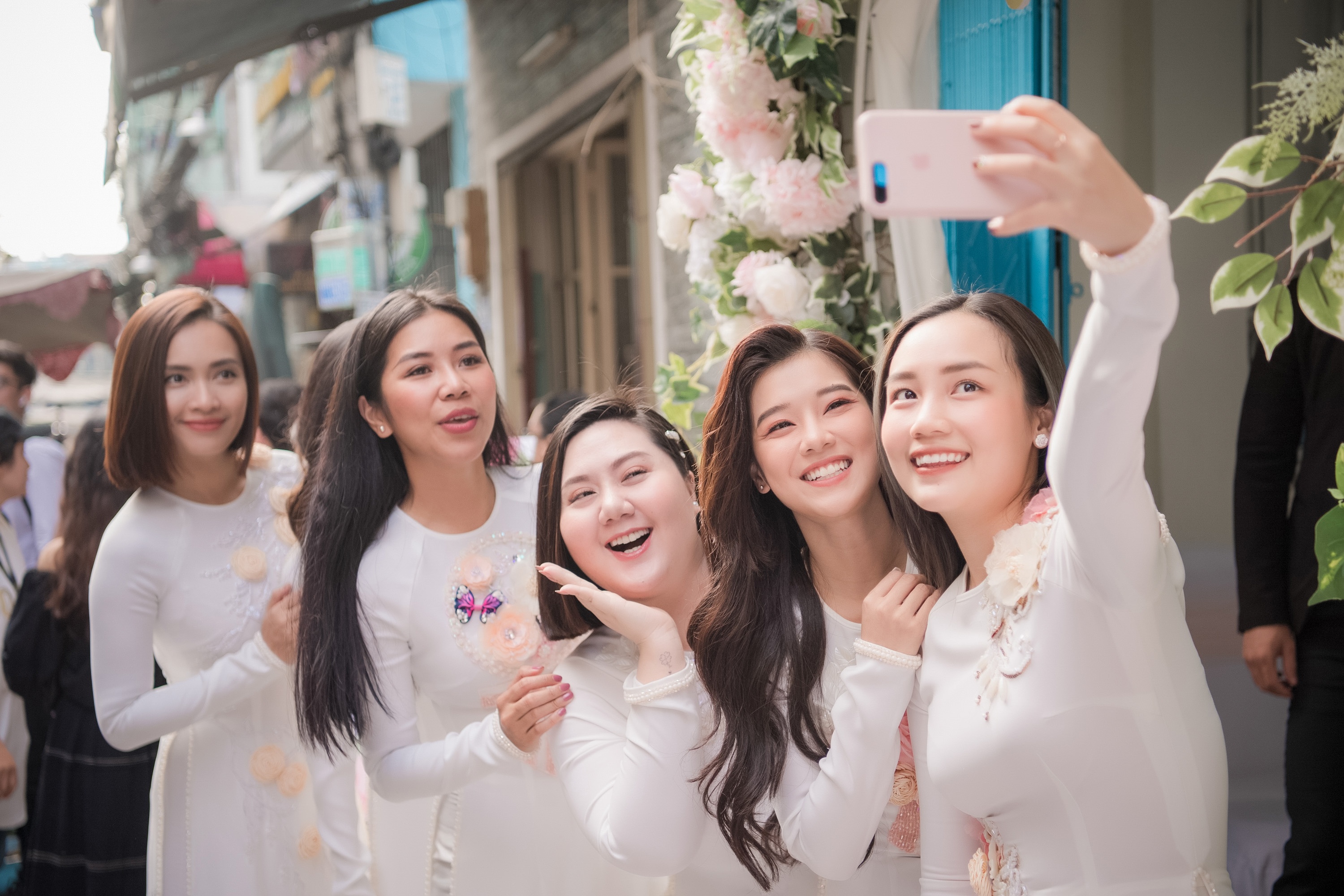 le cuoi hoang oanh va chong tay anh 37