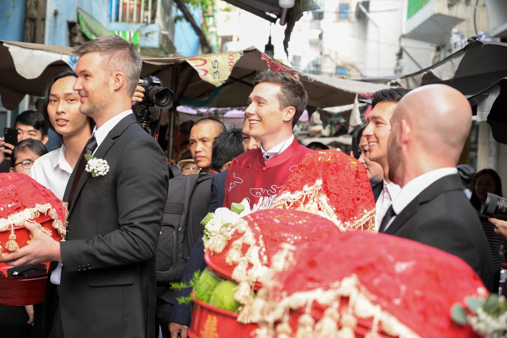 le cuoi hoang oanh va chong tay anh 7