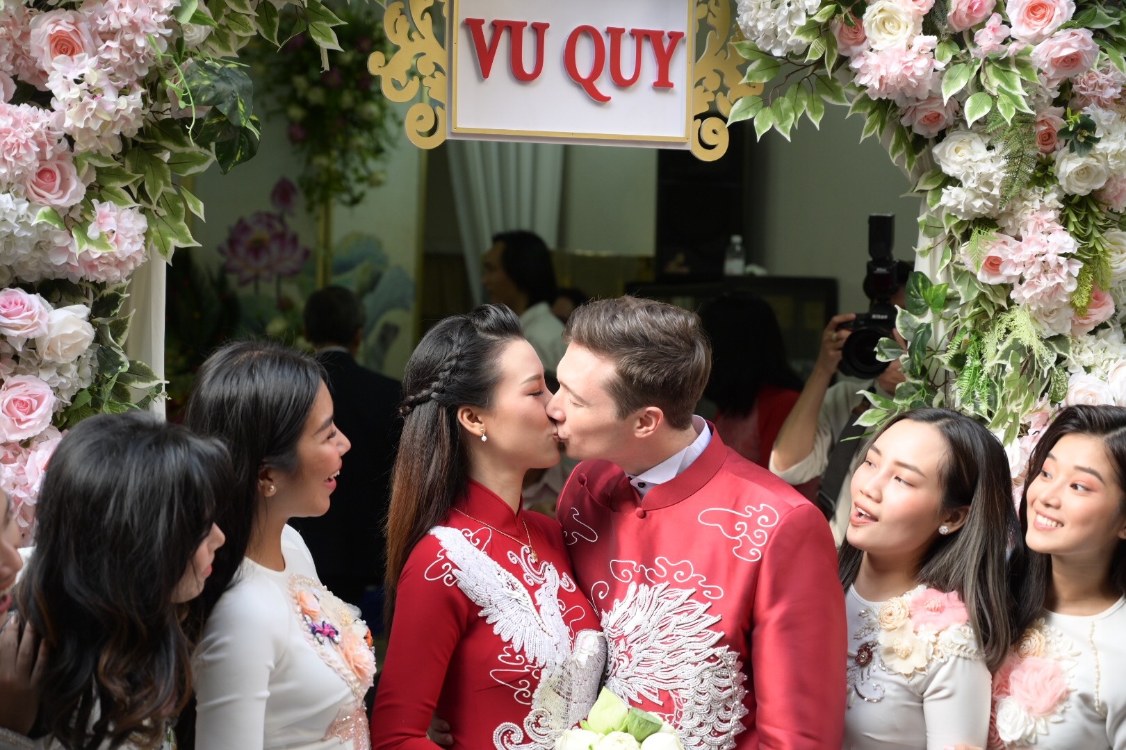 le cuoi hoang oanh va chong tay anh 1